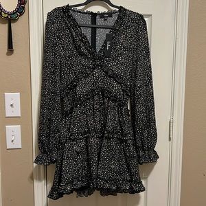 NWT Lulus Size M Black Floral Ruffled Long Sleeve Dress